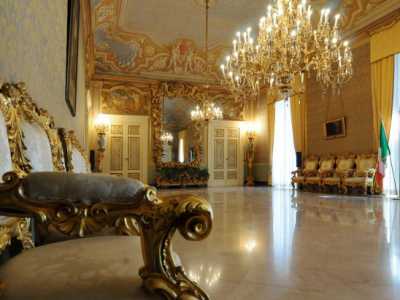 Decorazioni e affreschi realizzati dai Prayer all'interno del Palazzo della Prefettura di Bari
